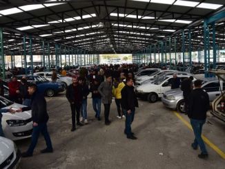 Manisa Eski Garaj Açık Oto Pazarı Yine Büyük İlgi Çekti - OtonomHaber