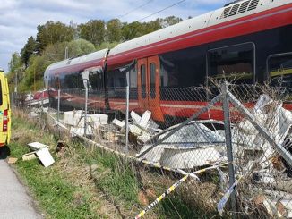 Tren Tekne Taşıyan TIR'a Böyle Çarptı - OtonomHaber