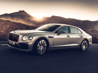 Dünyanın İlk Üç Boyutlu Ahşap Panelleri Yeni Bentley Flying Spur'da - OtonomHaber