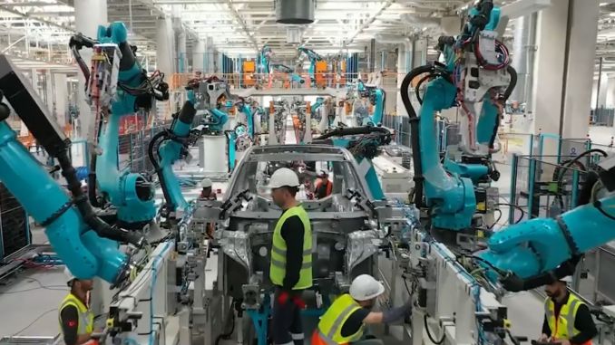 İlk TOGG Kompakt SUV Gövde Gemlik'te Robot Hattında Üretildi - OtonomHaber