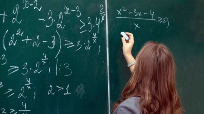 Matematik Öğretmeni Nedir, Ne İş Yapar, Nasıl Olunur? Matematik Öğretmeni Maaşları 2022 - OtonomHaber