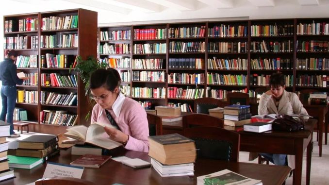 Kütüphane Personeli Nedir, Ne İş Yapar, Nasıl Olunur? Kütüphane Personeli Maaşları 2022 - OtonomHaber