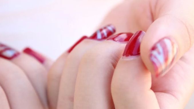 Manikürist Nedir, Ne İş Yapar, Nasıl Olunur? Manikürist Maaşları 2022 - OtonomHaber