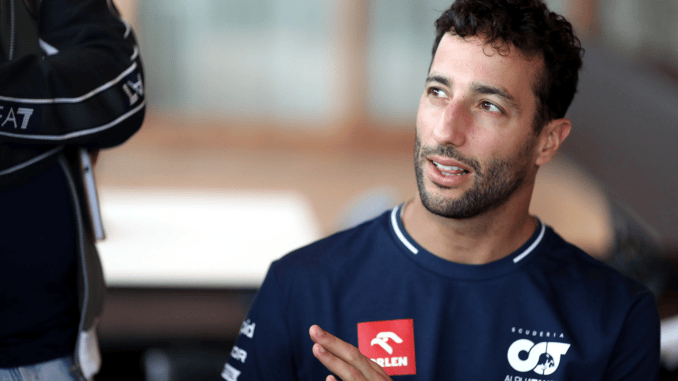 Franz Tost: "Ricciardo'nun elinden ameliyat olması gerekebilir" - OtonomHaber