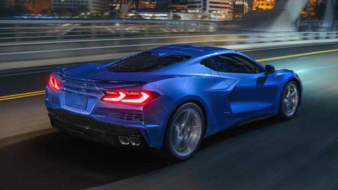 Emniyet kemerinde sorun var: Chevrolet, 13 bin Corvette modelini geri çağırdı - OtonomHaber