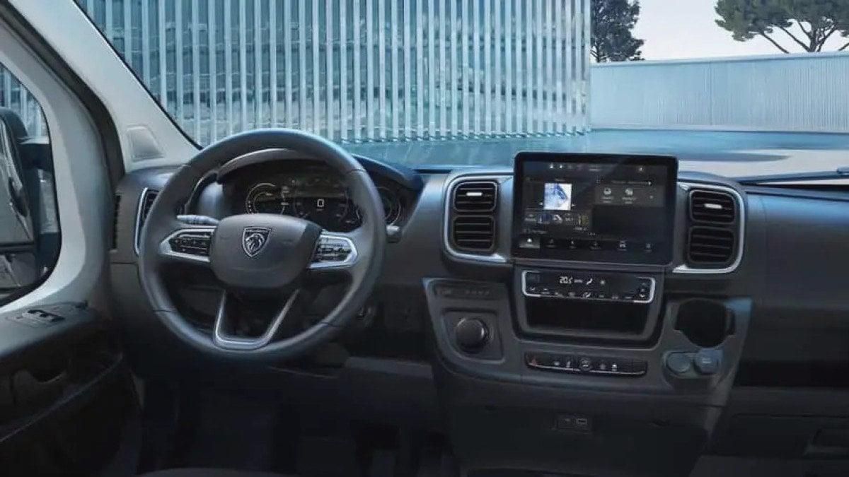 Yeni Peugeot Boxer, 8 ileri otomatik şanzımanıyla ağustosta Türkiye'de - OtonomHaber