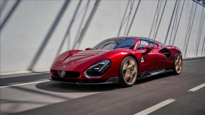 Alfa Romeo’nun yeni 33 Stradale’si İstanbul’da Tanıtıldı - OtonomHaber