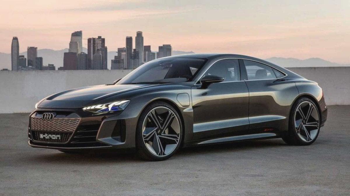 Audi, büsbütün elektrikli araçlara geçme planlarını erteliyor - OtonomHaber
