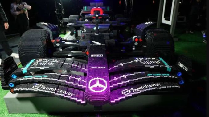 LEGO Mercedes‑AMG F1 W14 Güney Afrika'da - OtonomHaber