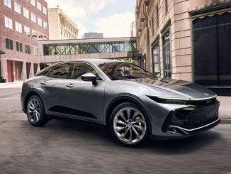 Toyota’nın Hibrit Devleri Karşı Karşıya: Crown mu, Camry mi? - OtonomHaber