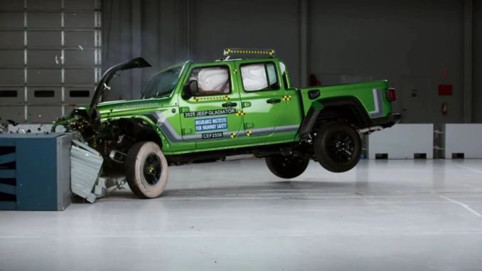 Jeep Gladiator: Güvenlik Testlerinde Karmaşık Sonuçlar - OtonomHaber