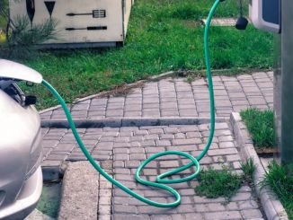 Elektrikli Araç Sahipleri İçin Yağmurda Şarj Güvenliği Rehberi - OtonomHaber