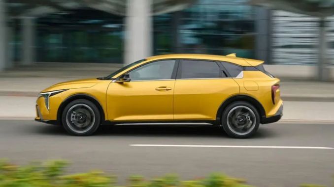 MotorWeek Seçti: 2026 Yılının En İyi Aile Arabası Kia K4 - OtonomHaber