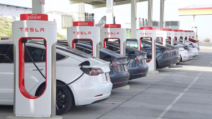 Tesla’nın Tam Otonom Sürüş Sistemi İçin Gelişmeler ve Beklentiler - OtonomHaber