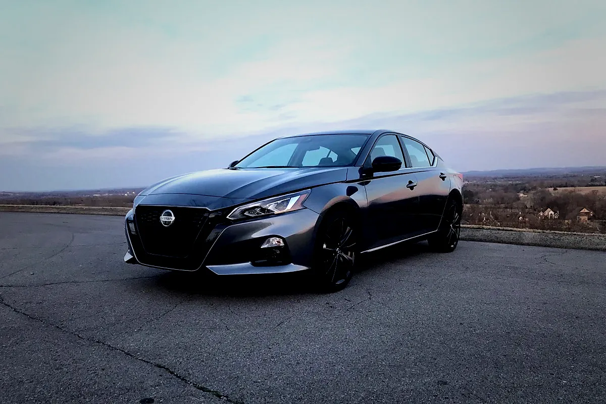 34 Yıllık Efsane Nissan Modeli Üretimini Durdurdu - OtonomHaber