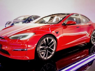 Tesla, Far Parlaklığı Nedeniyle 20 Binden Fazla Aracı Geri Çağırıyor - OtonomHaber